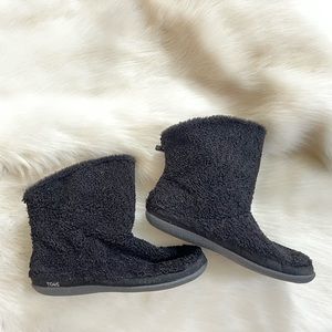 Tom’s shearling look fuzzy ankle boots